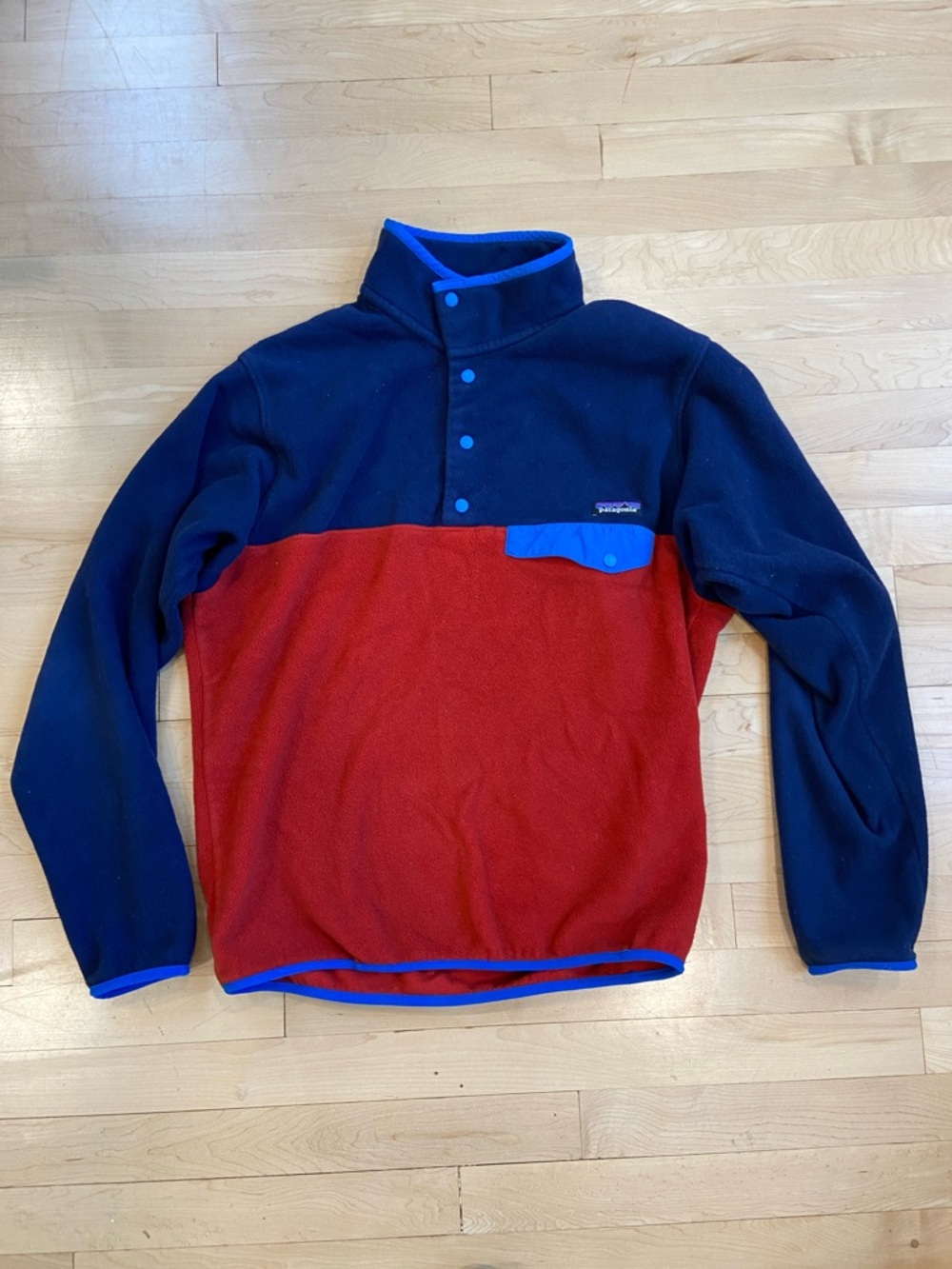 Patagonia Synchilla Men’s Medium Red Navy Blue color block